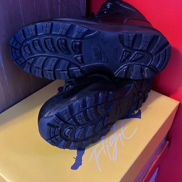 ACG Nike boots like new!!! - Picture 2 of 5